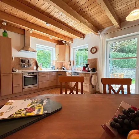 Casa-philipp, Mediterrane, Lichtdurchflutete, Stilvolle Ruhe-oase, Ebenerdig, Mit Garten, Terrasse, Grill Und Sauna Im Naturparadies Fraenkische Schweiz 펜션